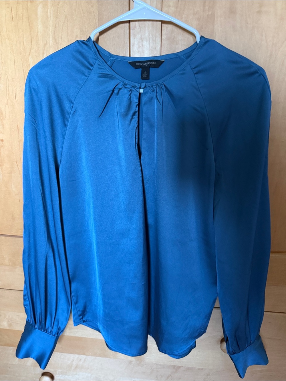 Banana Republic Teal Long-Sleeve silky Keyhole Pleated Blouse